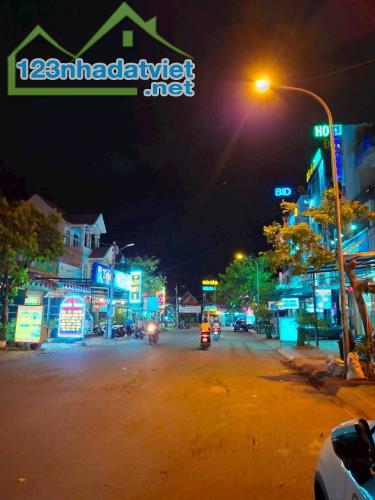 Cho thuê nhà mặt tiền kinh doanh   Nhà : 1 trệt 3 lầu .phú gia 2. Phường Trảng Dài . - 1