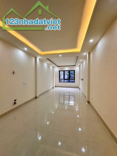 Nhà mặt phố Đa Sỹ-Hà Đông, 39/42m2 5 tầng thông sàn thang máy Kinh Doanh ,giá 12,5 tỷ