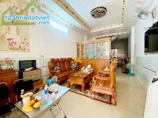 Ở NGAY! Bán Nhà 5 Tầng Cực Đẹp CMT8, 42m2, 7 Tỷ TL