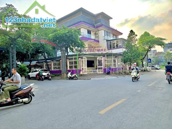 Bán BT Tây Nam Linh Đàm, siêu phẩm trung tâm Hoàng Mai, lô góc, hiếm nhà bán. 180m2 46 tỷ