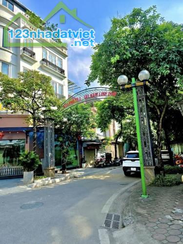 Bán BT Tây Nam Linh Đàm, siêu phẩm trung tâm Hoàng Mai, lô góc, hiếm nhà bán. 180m2 46 tỷ - 1