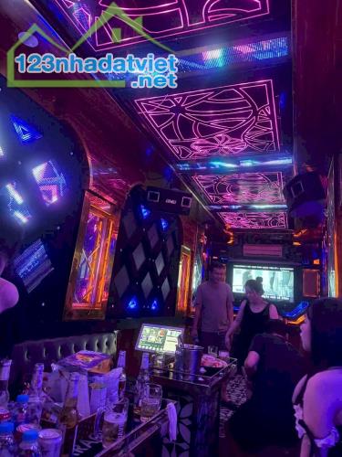 [Tuyển Nhân Viên Phục Vụ Karaoke]