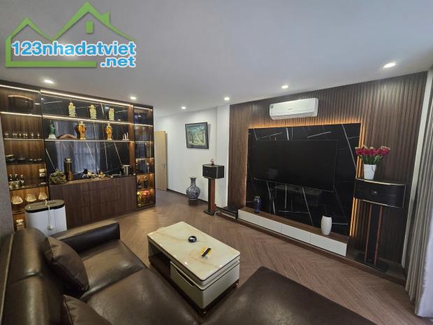 Nhà Đẹp Láng Hạ - Đống Đa, 50m2 x 7 Tầng Thang Máy, Gara, MT4m, Giá 17.2 tỷ LH: 0936118369