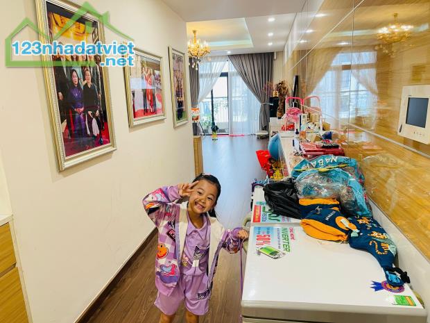 CHUNG CƯ ROYAL CITY 180M2 QUÁ ĐẸP