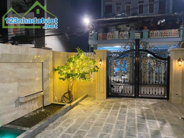 Bán Nhà 4 Tầng Ngõ 20 Cao Xanh Siêu Đẹp. DT:120m2 Tân Cổ Điển !!! - 1