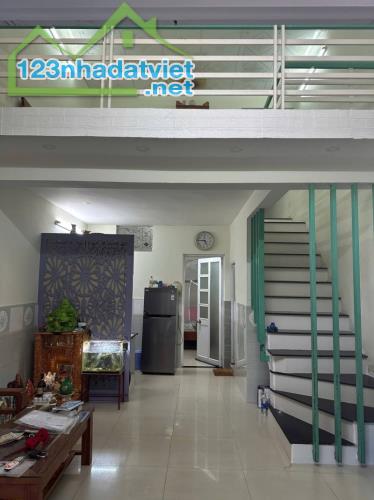 ► Nhà gần Tạ Hiện Chợ Hoà Cường, Ô tô đậu 30m, 42m2, mê lửng cứng sạch, 2.x tỷ