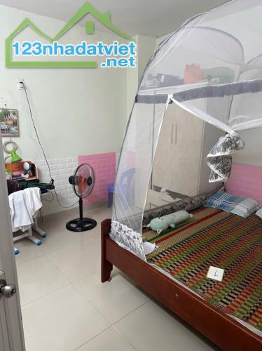 ► Nhà gần Tạ Hiện Chợ Hoà Cường, Ô tô đậu 30m, 42m2, mê lửng cứng sạch, 2.x tỷ - 2