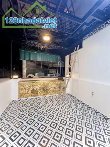 Cần bán nhà mặt phố Yên Lạc 45m x 5 tầng thang máy , oto đỗ cửa , ngõ thông thoáng 2 đầu