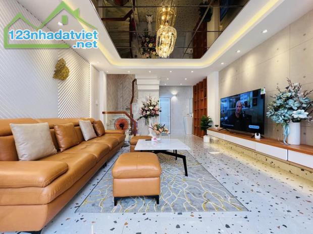 NHÀ 4 TẦNG TÔ NGỌC VÂN , THỦ ĐỨC - ĐƯỜNG NHỰA 7M- ÔTÔ VÀO NHÀ - 5