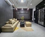 Bán Tại Ngọc lâm Long Biên 6Tầng  Không Gian Rộng Vị Trí Trung Tâm 8,3Tỷ