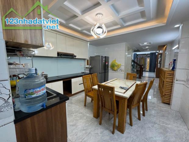 Bán nhà HXH ngay Emart 2 85m², 5 tầng thang máy, giá 11 tỷ, Gò Vấp - 1