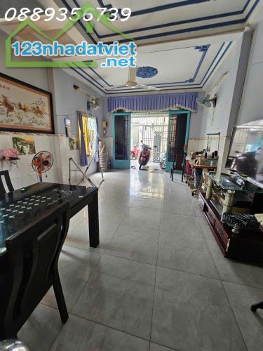 [ QUẬN 7 ] Siếu Hót Với 2 tỷ xíu có 100m2 nhà đất full cư, ngay 10m mặt tiền đường Huỳnh - 1
