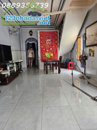 [ QUẬN 7 ] Siếu Hót Với 2 tỷ xíu có 100m2 nhà đất full cư, ngay 10m mặt tiền đường Huỳnh - 2