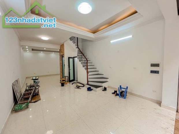 BÁN NHÀ VIP HOÀNG VĂN THÁI – PHÂN LÔ QUÂN ĐỘI – Ô TÔ TRÁNH – THANG MÁY – KINH DOANH ĐỈNH - 1