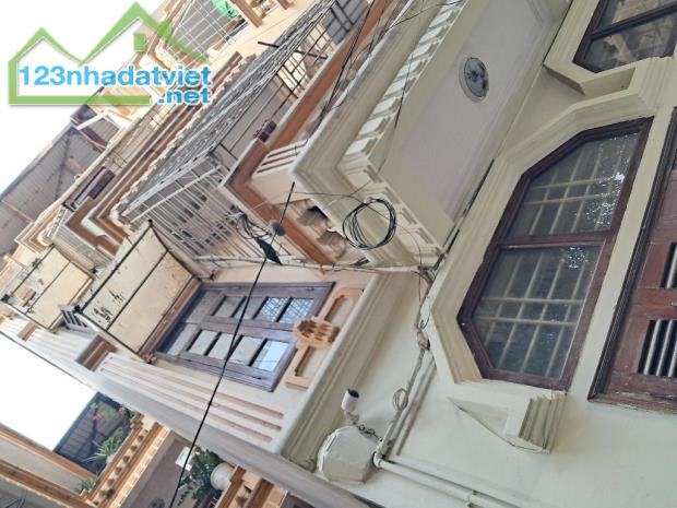SIÊU PHẨM HOÀNG CẦU 52M CHỈ 13,5 TỶ – NHÀ ĐẸP – MẶT TIỀN QUYỀN LỰC – THOÁNG CÁCH MẶT PHỐ
