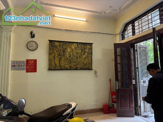 SIÊU PHẨM HOÀNG CẦU 52M CHỈ 13,5 TỶ – NHÀ ĐẸP – MẶT TIỀN QUYỀN LỰC – THOÁNG CÁCH MẶT PHỐ - 1