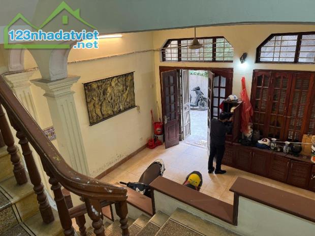 SIÊU PHẨM HOÀNG CẦU 52M CHỈ 13,5 TỶ – NHÀ ĐẸP – MẶT TIỀN QUYỀN LỰC – THOÁNG CÁCH MẶT PHỐ - 2