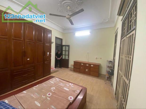 SIÊU PHẨM HOÀNG CẦU 52M CHỈ 13,5 TỶ – NHÀ ĐẸP – MẶT TIỀN QUYỀN LỰC – THOÁNG CÁCH MẶT PHỐ - 3