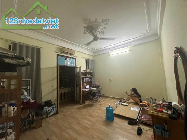 SIÊU PHẨM HOÀNG CẦU 52M CHỈ 13,5 TỶ – NHÀ ĐẸP – MẶT TIỀN QUYỀN LỰC – THOÁNG CÁCH MẶT PHỐ - 4