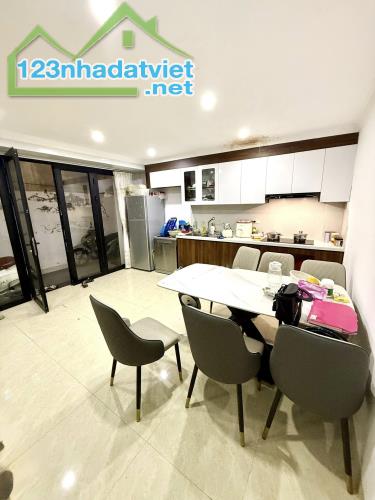 BÁN NHÀ ĐẸP PHỐ TÂY SƠN – 6 TẦNG – MẶT TIỀN KHỦNG 6.2M – Ô TÔ VF3 LÙI VÀO CỔNG – Ở NGAY KH - 2