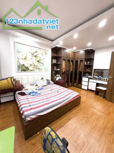 BÁN NHÀ ĐẸP PHỐ TÂY SƠN – 6 TẦNG – MẶT TIỀN KHỦNG 6.2M – Ô TÔ VF3 LÙI VÀO CỔNG – Ở NGAY KH - 4