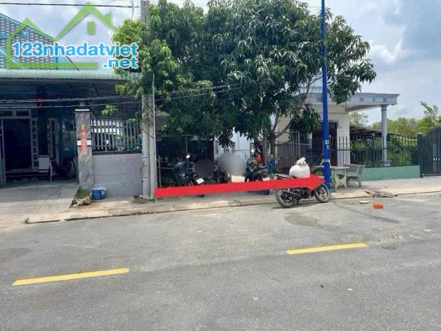 Bán gấp nhà cấp 4 ngay trường học cấp 1 xã Lộc An Bà Rịa Vũng Tàu