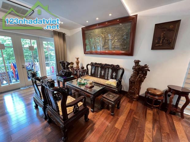 Cho thuê biệt thự Vườn Đào, đường Lạc Long Quân thông Võ Chí Công 200m2x5T full đẹp - 2