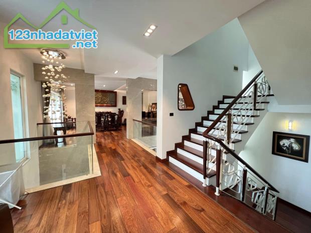 Cho thuê biệt thự Vườn Đào, đường Lạc Long Quân thông Võ Chí Công 200m2x5T full đẹp - 1
