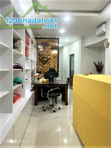 CHỈ 8 TỶ TL - NHÀ ĐẸP HẺM Ô TÔ THOÁNG SÁNG QUẬN 10 - 1 CĂN RA MT - DT4x13M 4 TẤM - K/DOANH - 4