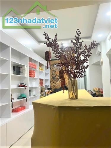 CHỈ 8 TỶ TL - NHÀ ĐẸP HẺM Ô TÔ THOÁNG SÁNG QUẬN 10 - 1 CĂN RA MT - DT4x13M 4 TẤM - K/DOANH - 3