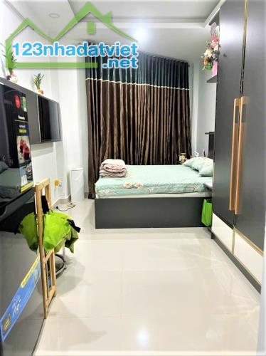 CHỈ 8 TỶ TL - NHÀ ĐẸP HẺM Ô TÔ THOÁNG SÁNG QUẬN 10 - 1 CĂN RA MT - DT4x13M 4 TẤM - K/DOANH - 1