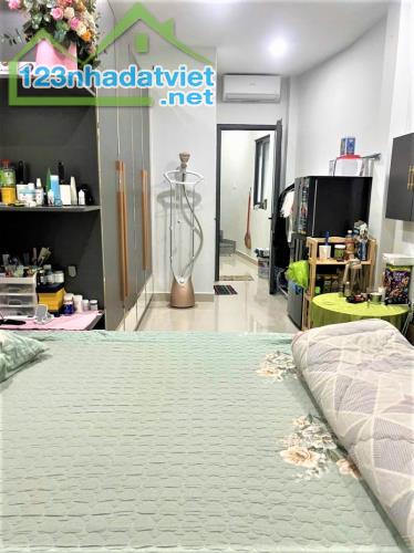 CHỈ 8 TỶ TL - NHÀ ĐẸP HẺM Ô TÔ THOÁNG SÁNG QUẬN 10 - 1 CĂN RA MT - DT4x13M 4 TẤM - K/DOANH