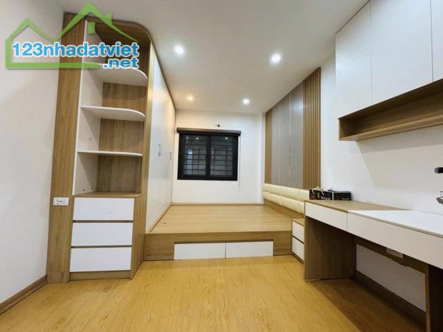 HIẾM! Trần Quý Cáp, Đống Đa, gần phố, nhà mới xây, full nội thất, sổ vương, 30m2 chỉ 5.5tỷ - 3