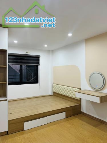 HIẾM! Trần Quý Cáp, Đống Đa, gần phố, nhà mới xây, full nội thất, sổ vương, 30m2 chỉ 5.5tỷ - 4