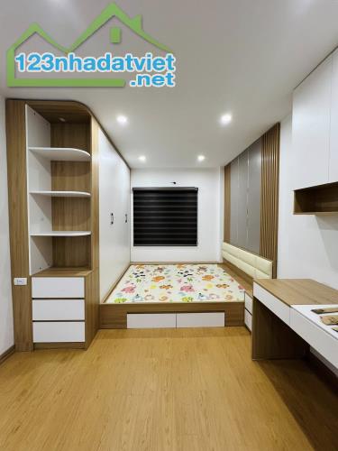 HIẾM! Trần Quý Cáp, Đống Đa, gần phố, nhà mới xây, full nội thất, sổ vương, 30m2 chỉ 5.5tỷ - 5