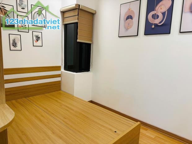 MÌNH CHÍNH CHỦ CHO THUÊ CĂN HỘ 2N1VS TẠI NGÕ 189 ĐƯỜNG HOÀNG HOA THÁM, P. LIỄU GIAI, Q. - 4
