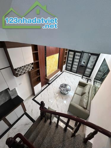 Cho thuê nhà ngõ 89 Thanh Lân, 4 tầng x 30m2, 2 ngủ, 9 Triệu ở gia đình
