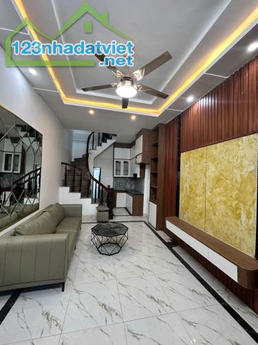 Cho thuê nhà ngõ 89 Thanh Lân, 4 tầng x 30m2, 2 ngủ, 9 Triệu ở gia đình - 2