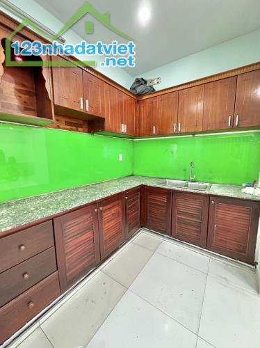 Bán nhà mặt phố Nguyễn Ngọc Lộc, Q.10, Diện Tích Khủng 80m², 7.9 tỷ