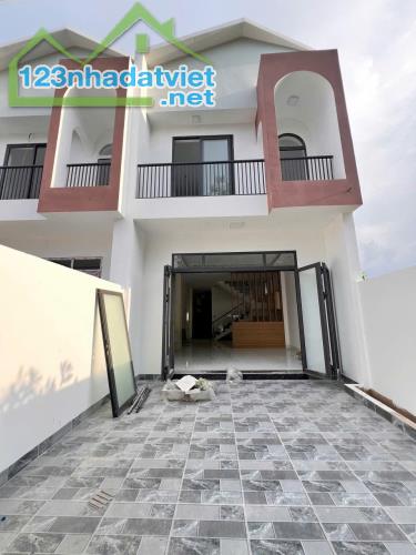 CHUYỂN CÔNG TÁC XA EM CẦN BÁN LẠI NHÀ 2 LẦU SHR CHỈ 700TR SỞ HỮU NGAY