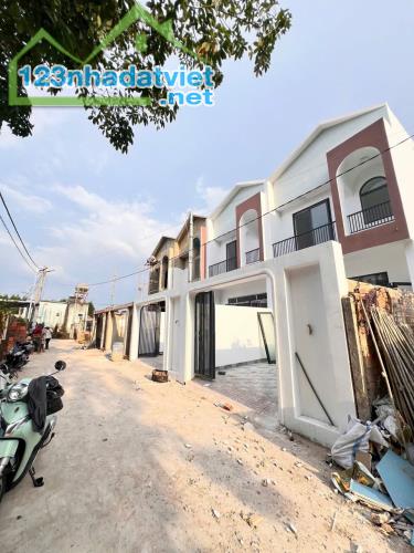 CHUYỂN CÔNG TÁC XA EM CẦN BÁN LẠI NHÀ 2 LẦU SHR CHỈ 700TR SỞ HỮU NGAY - 1