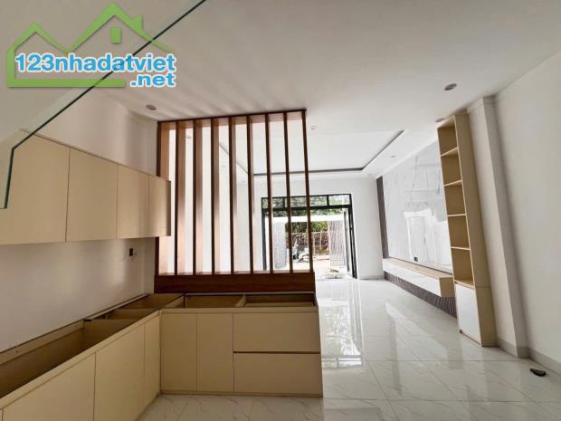 CHUYỂN CÔNG TÁC XA EM CẦN BÁN LẠI NHÀ 2 LẦU SHR CHỈ 700TR SỞ HỮU NGAY - 3