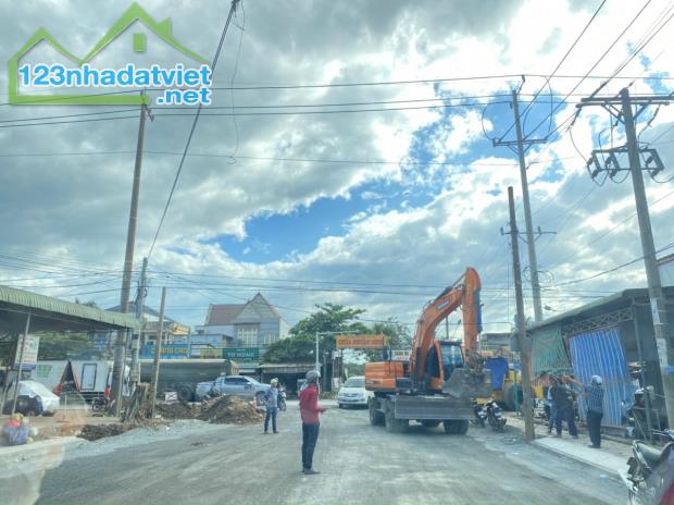 KẸT TIỀN SANG GẤP 1020M2  Ở THỊ XÃ BÌNH LONG GẦN KCN ĐANG HOẠT ĐỘNG. GIÁ 180 TR