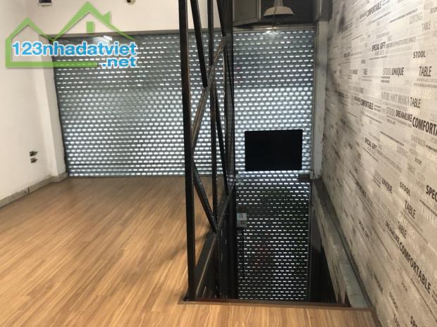 Bán nhà mặt phố Kim Mã giá tốt, DT 32m2, 5 tầng, cơ bản, tiện ích đầy đủ, sổ đỏ cất két - 1