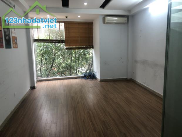 Bán nhà mặt phố Kim Mã giá tốt, DT 32m2, 5 tầng, cơ bản, tiện ích đầy đủ, sổ đỏ cất két - 2