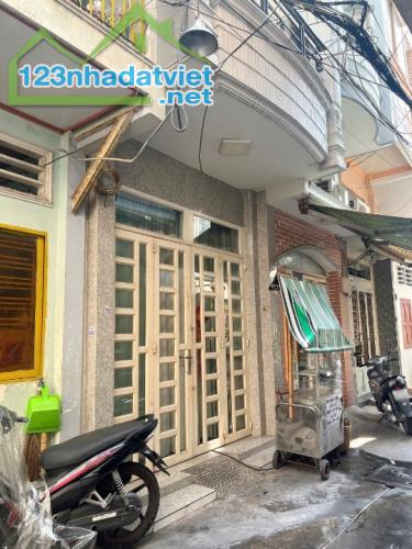 Nhà 3 tầng hẻm thông đường Trần Bình Trọng P2Q5. 5.7 tỷ - 2
