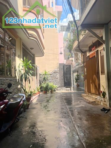Nhà 3 tầng hẻm thông đường Trần Bình Trọng P2Q5. 5.7 tỷ - 4