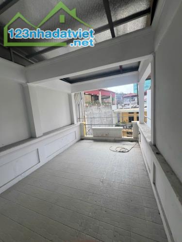 bán nhà đẹp tại Cầu Giấy - morning lùi vào nhà - ngõ thông 2 chiều