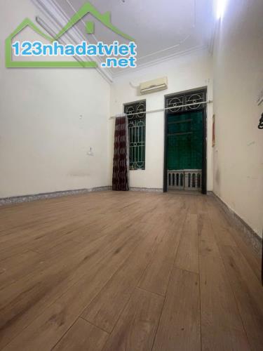 Cho thuê nhà nguyên căn  ngõ 649 Lĩnh Nam, 35m2 x 2 tầng, 2 ngủ, 6 Triệu