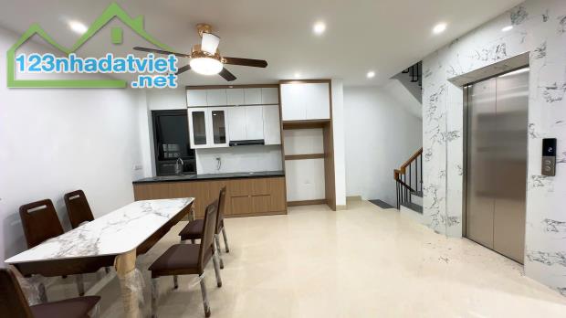 BÁN NHÀ VŨ TRỌNG PHỤNG 35M 6T MT4 GIÁ 9,8 TỶ THANG MÁY NHÀ MỚI TINH DÂN XÂY